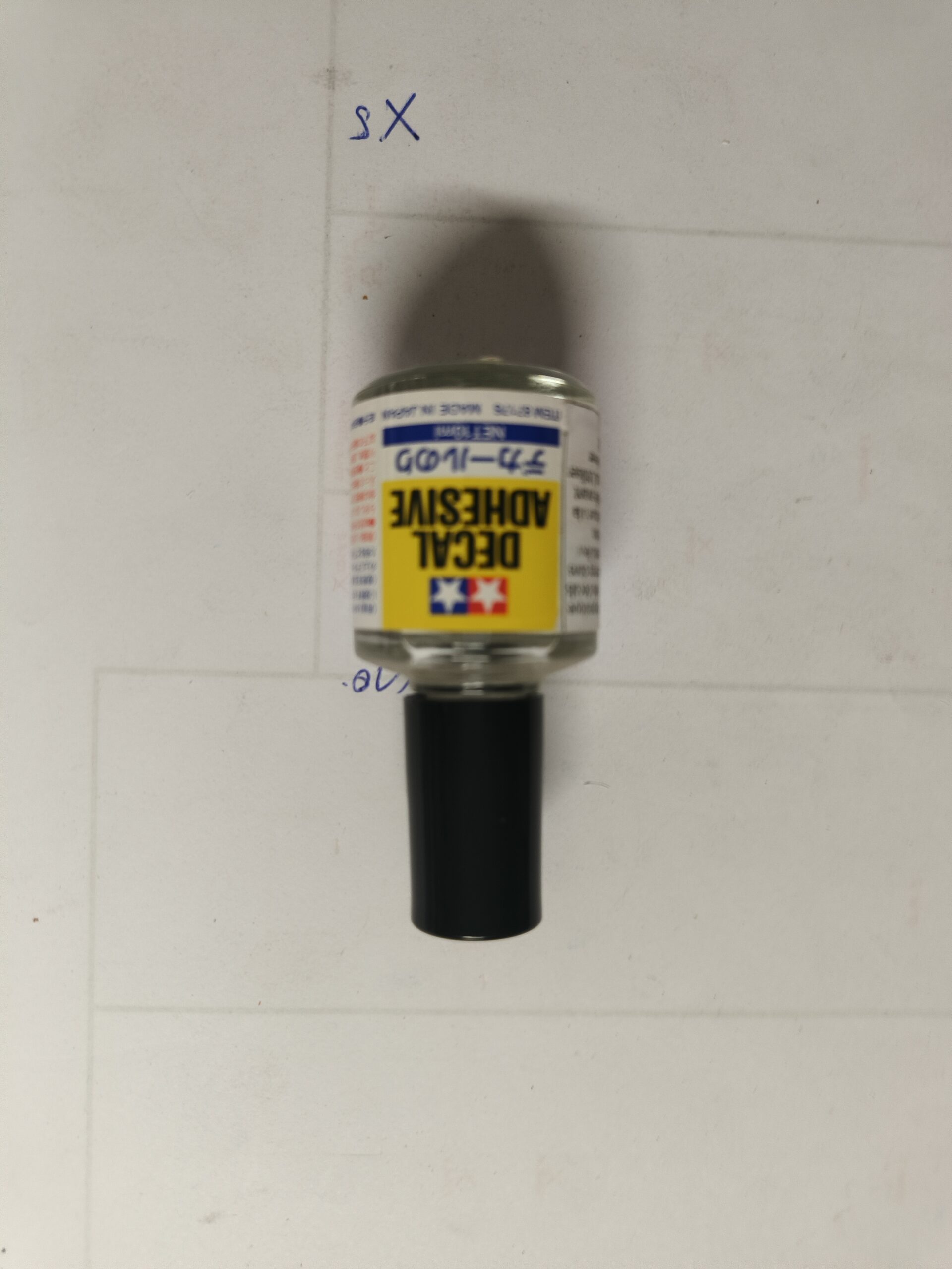 Adhésif pour décalcomanies 10 ml  Adhésif pour décalcomanies 10 ml